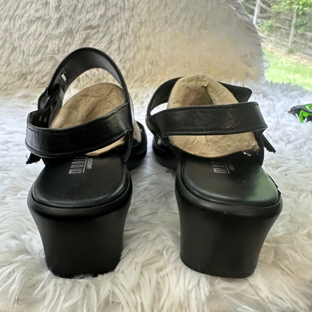 Munro American Black Leather Strappy Slingback Low Heel Sandals Size 9 N - Picture 3 of 8